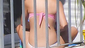 beautiful neighbor cameltoe