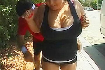 big beautiful woman Hillary Hooterz
