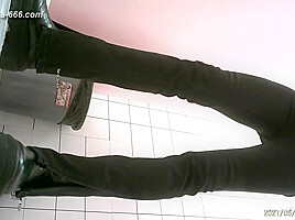chinese girls go to toilet 294