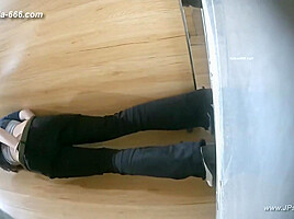 chinese girls go to toilet 320