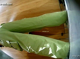 chinese girls go to toilet 320