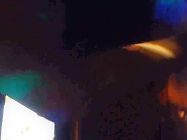 吓尿了还说不能玩这个违法(直播裸聊加微信 dsy334452)