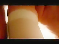 en petite culotte et bas blanc