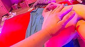 fist anal entre deux chiennes lesbiennes