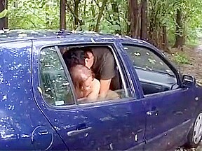 italian girl fuck outdoor in the car