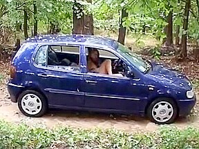 italian girl fuck outdoor in the car
