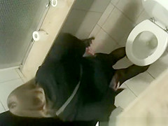manages to film women pissing