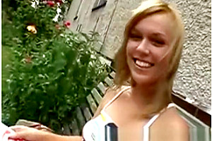 young blonde cgreetingsck love juiceed On In Public