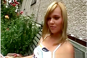 young blonde cgreetingsck love juiceed On In Public